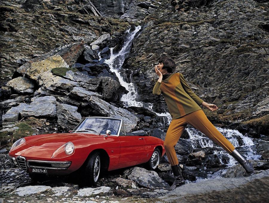  Alfa Romeo Spider 1600 Duetto (105) 1966 года  (фото 1 из 41)